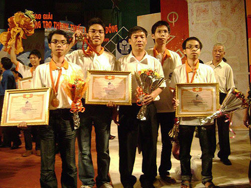 Thi đâu thắng đó